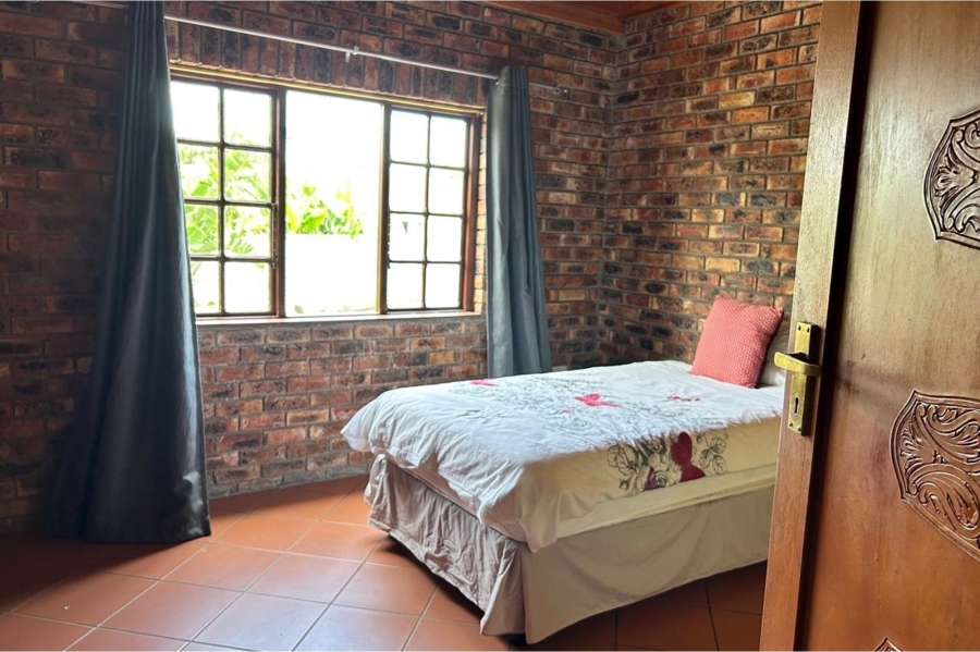 4 Bedroom Property for Sale in Sunrise On Sea Eastern Cape